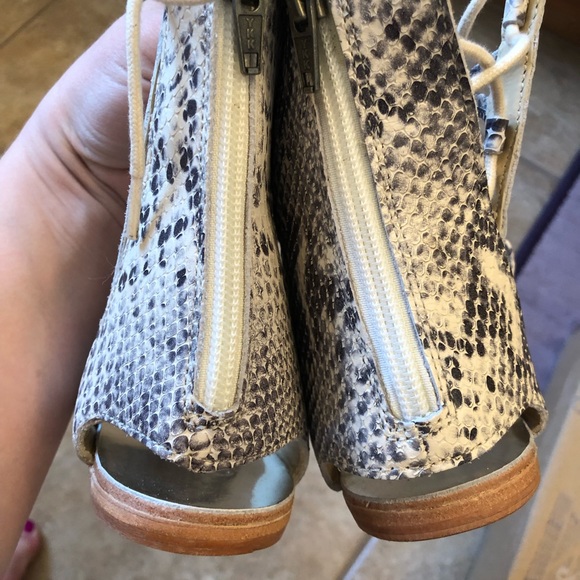 Snakeskin lace up Sandals - Picture 4 of 6